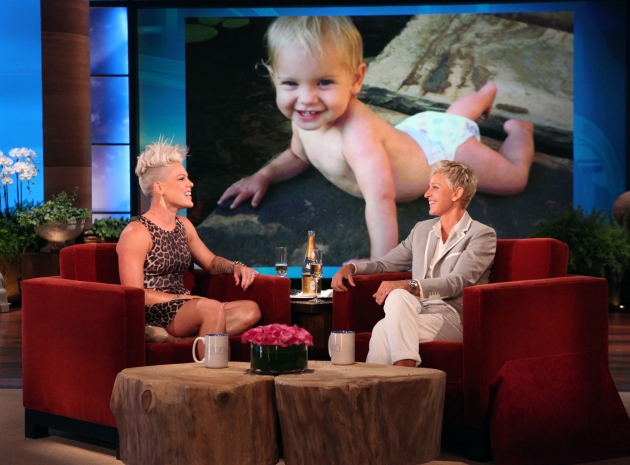 Pink’s Gold Triangle Earrings on Ellen | ShoppingandInfo.com Pink’s Gold Triangle Earrings on Ellen | ShoppingandInfo.com