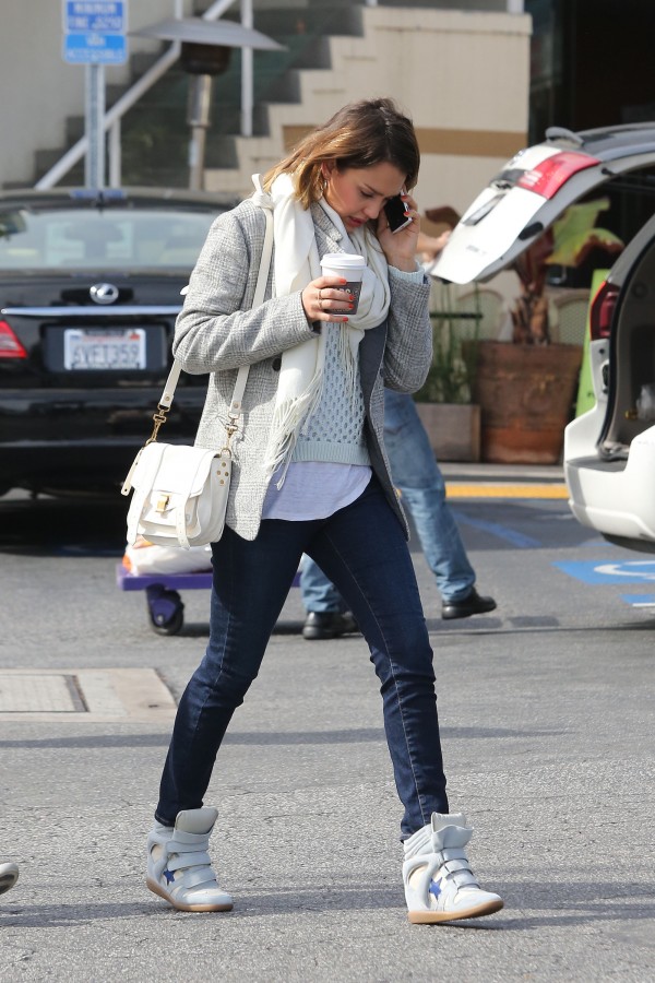  Jessica Alba loves White Bags by CC Skye and Proenza Schouler