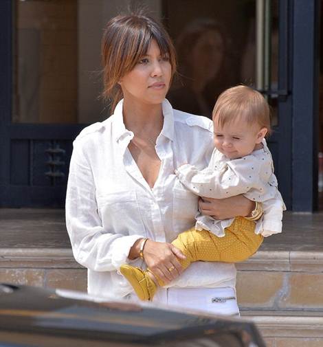 Kourtney kardashian white button up top sam lavi 2 Kourtney Kardashian in White Button Up Shirt   FOUND